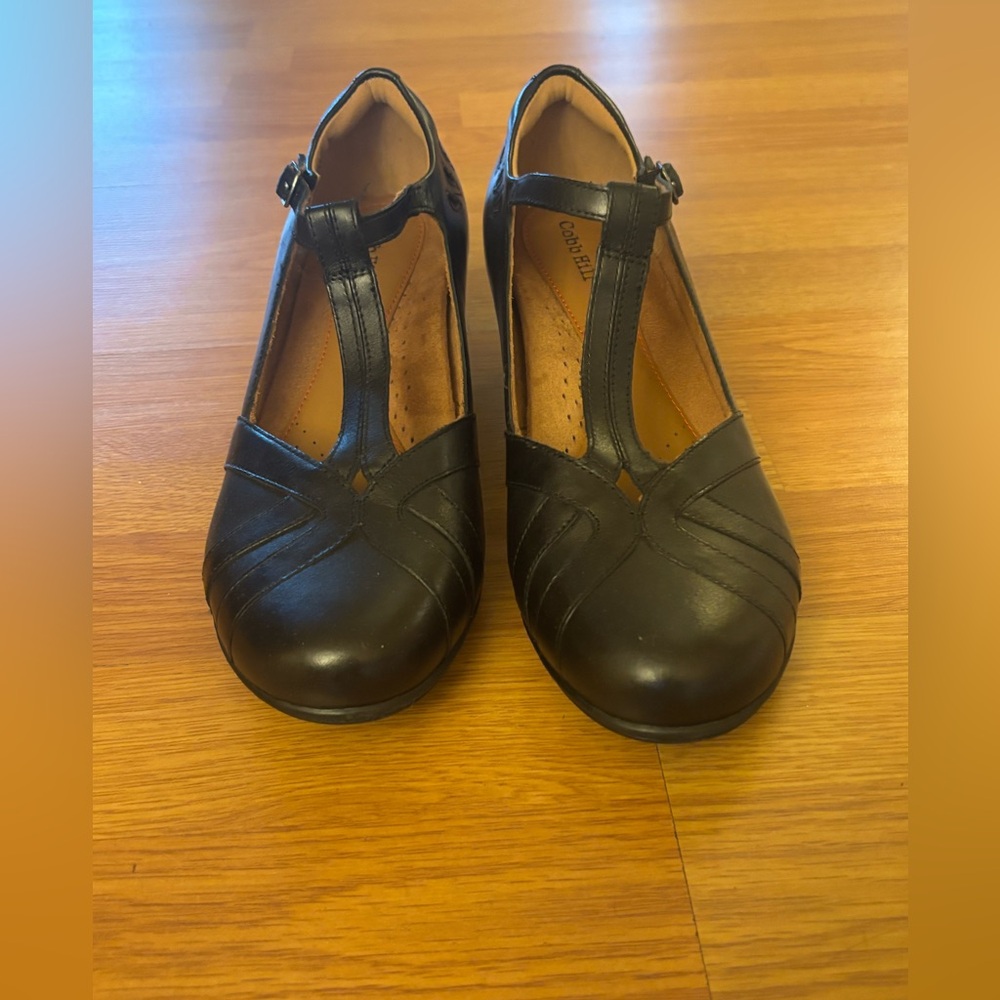 Cobb Hill Women's Angelina Pump Black T-Strap Heel size 9 Brand new without box